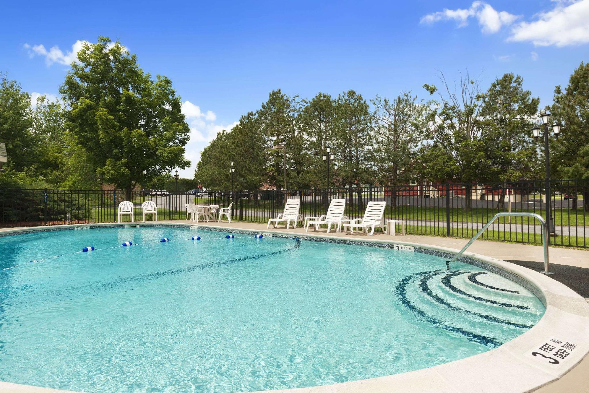 Holiday Inn Express - Plattsburgh By Ihg Exterior photo