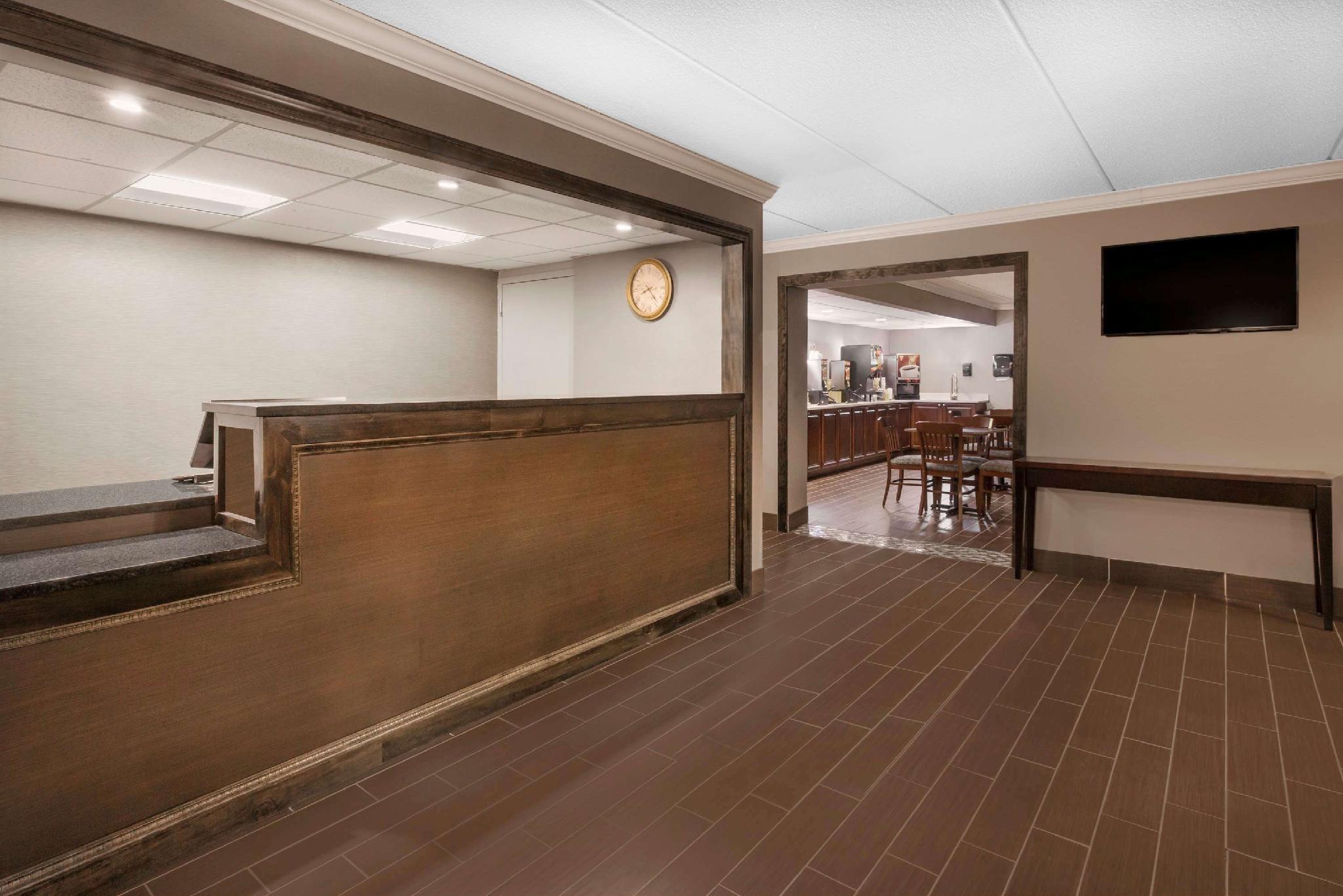 Holiday Inn Express - Plattsburgh By Ihg Exterior photo