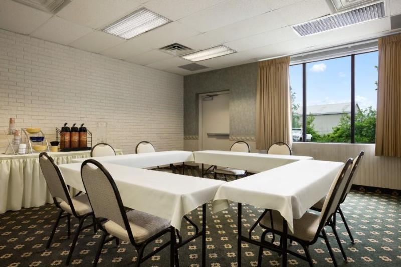 Holiday Inn Express - Plattsburgh By Ihg Exterior photo